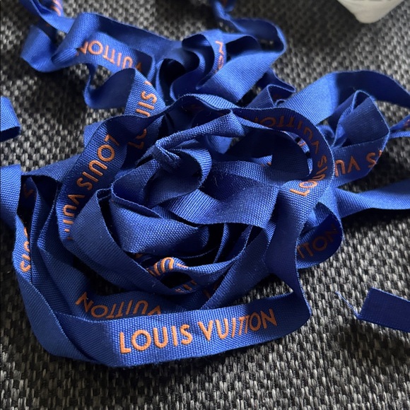 CHANEL White Satin Logo Ribbon - Picture 2 of 12